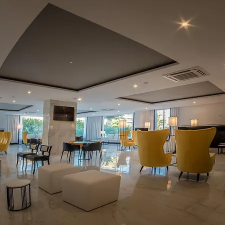 Flor Da Rocha Aparthotel