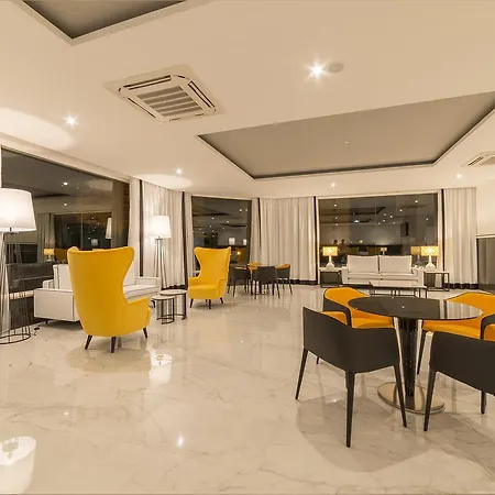 Aparthotel Flor Da Rocha 4*