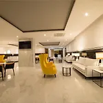 Flor Da Rocha Aparthotel