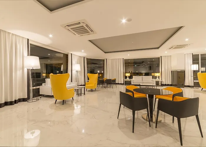 Aparthotel Flor Da Rocha 4*